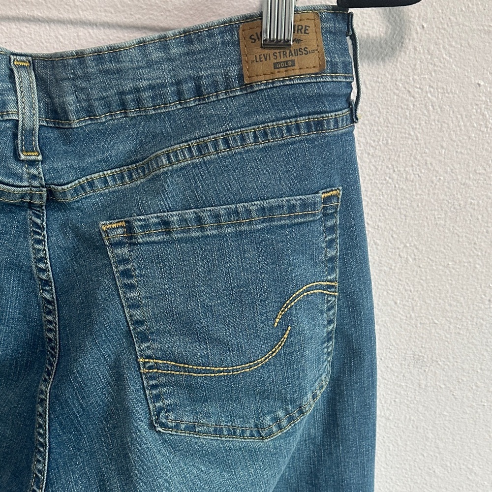 Signature by Levi Strauss Faded Blue Cropped Jeans - Picture 9 of 12